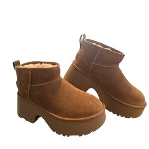 SOLD‼️ UGG Tan Platform Boots